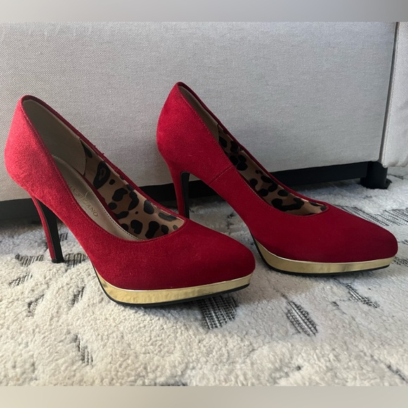 Red Heels - Picture 1 of 4